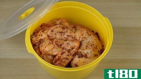 如何在鸡肉上涂抹干摩擦剂(apply dry rub to chicken)