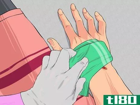 Image titled Apply First Aid without Bandages Step 13