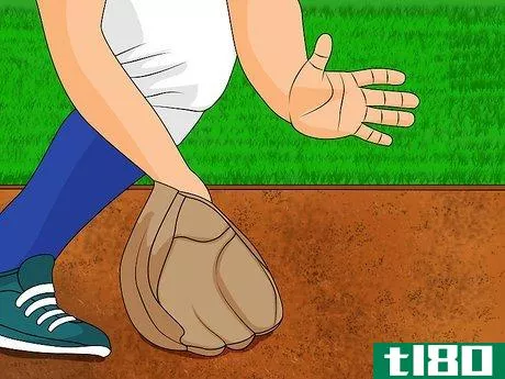 Image titled Catch a Softball Step 14