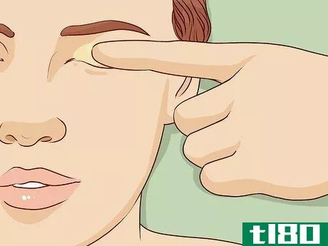 Image titled Apply Shadow on Hooded Eyes Step 1