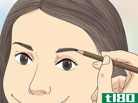 如何圆眼睛化妆(apply makeup on round eyes)