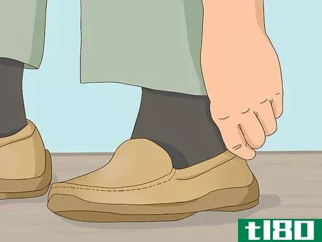 Image titled Buy Waterproof Shoes Step 11