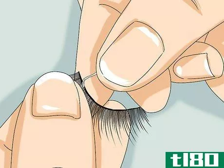 Image titled Apply Strip Lashes Step 4