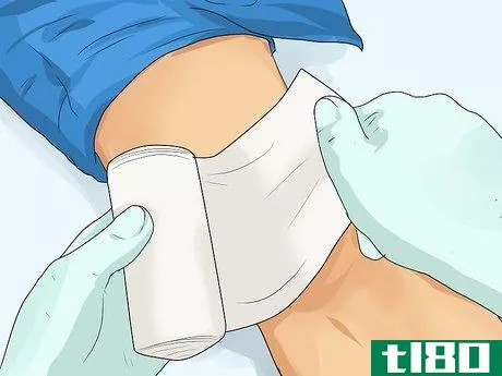 Image titled Apply a Pressure Bandage Step 3