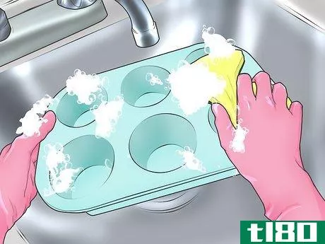 Image titled Clean Silicone Bakeware Step 3