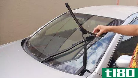 如何清洁挡风玻璃刮水器(clean windshield wipers)