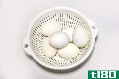 如何用五彩纸屑装饰复活节彩蛋(decorate easter eggs with confetti)