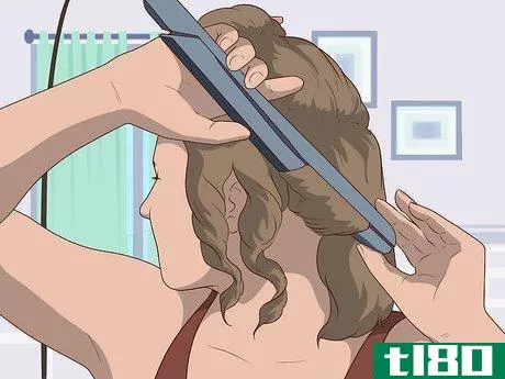 Image titled Curl Bobbed Hair Step 12.jpeg