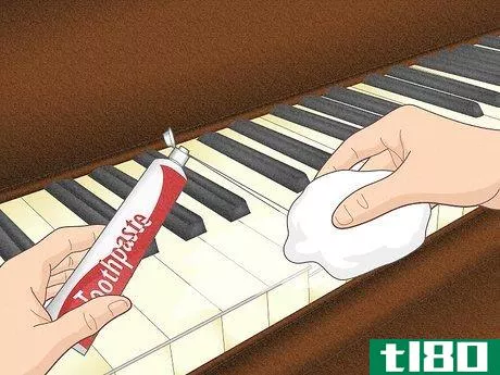 清洁黄色钢琴键的简单方法