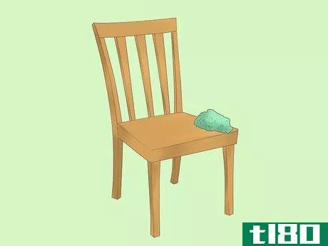 如何把椅子剪掉(decoupage a chair)