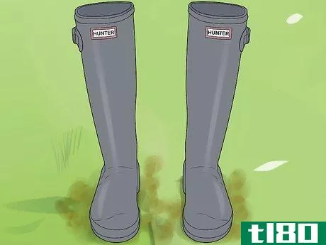 Image titled Clean Hunter Boots Step 1