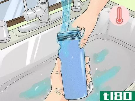 如何清洗发霉的水瓶(clean a moldy water bottle)