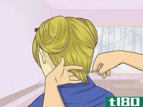 Image titled Cut the Back of a Bob Haircut Step 5