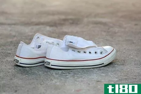 Image titled Clean Converse Shoes Using a Magic Eraser Step 11