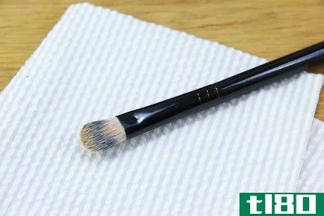 Image titled Clean Makeup Brushes with Alcohol Step 4