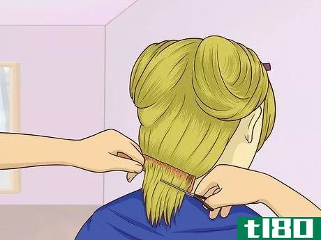 Image titled Cut the Back of a Bob Haircut Step 4