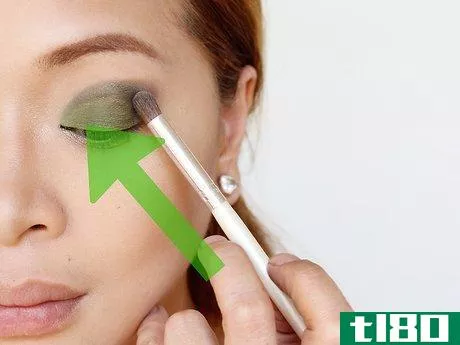 Image titled Do Makeup for Green Eyes Step 3