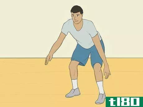 如何在两腿之间运球(dribble a basketball between the legs)
