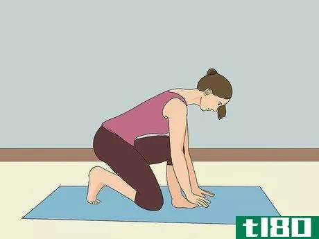 Image titled Do a Kneeling Hip Flexor Stretch Step 3.jpeg