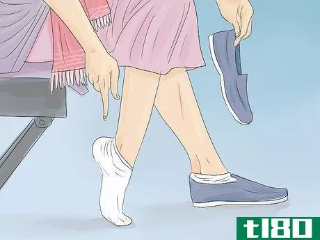 Image titled Dress for the Airport (for Women) Step 11
