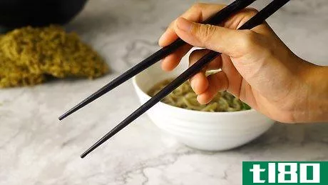 如何用筷子吃面条(eat noodles with chopsticks)