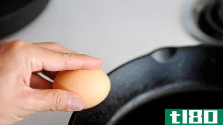 Image titled Flip an Egg Without Using a Spatula Step 3