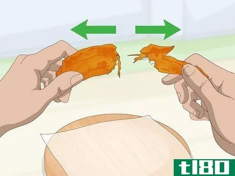Image titled Eat Chicken Wings Step 2