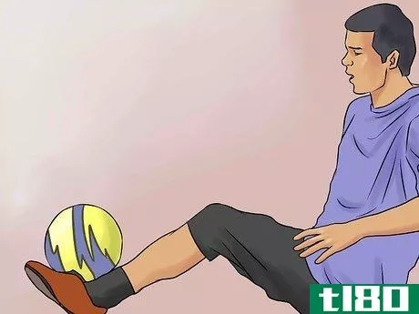 Image titled Do Freestyle Football Tricks Step 5