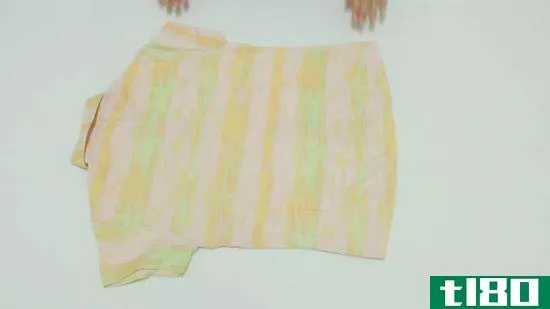 如何用百货商店的方法折叠衬衫(fold a shirt with the department store method)