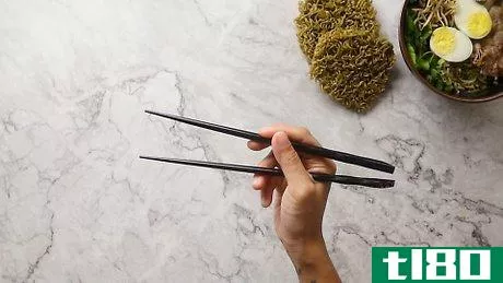 如何用筷子吃拉面(eat ramen with chopsticks)