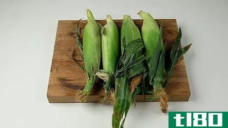 如何用玉米壳烤玉米(grill corn in the husk)