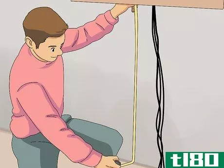 如何隐藏电视电缆而不切断墙壁(hide tv cables without cutting the wall)