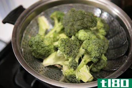 如何保持煮熟的西兰花呈鲜绿色(keep cooked broccoli bright green)