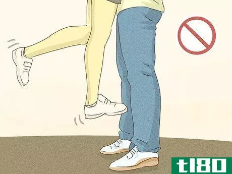 Image titled Hug a Girl Who Is Shorter Than You Step 11