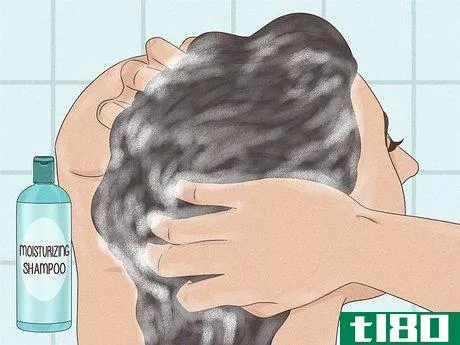如何你应该把洗发水留在头发里吗？让头发更闪亮、更健康的秘诀(should you leave shampoo in your hair? tips for shinier, healthier hair)