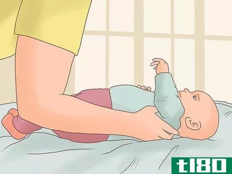 如何抱婴儿(hold an infant)