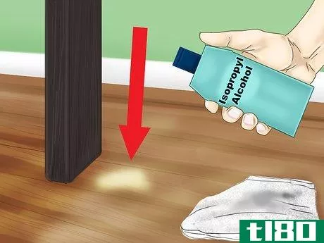 如何清除硬木地板上的永久性标记污渍(get permanent marker stain out of hardwood flooring)