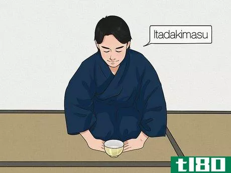 如何举一个日本茶杯（茶道的基本礼仪）(hold a japanese tea cup (essential etiquette for tea ceremonies))