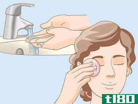 Image titled Insert and Remove a Scleral Lens Step 1