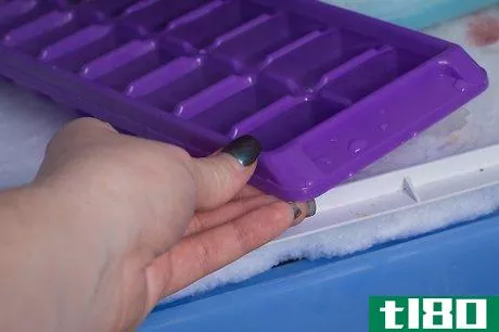 Image titled Make Ice Cubes with an Ice Tray Step 4