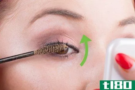 Image titled Make Clumpy Eyelashes Step 6