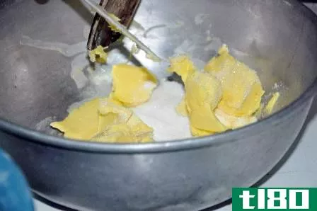 Image titled Make Gold Cake Step 2