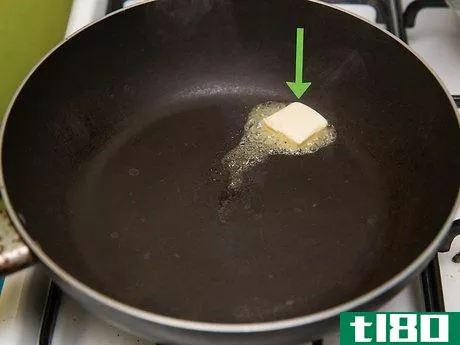 如何做奶酪炒蛋(make cheesy scrambled eggs)