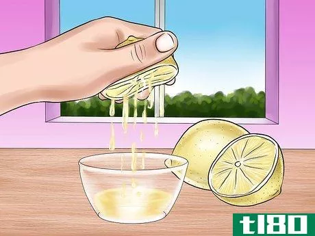Image titled Lighten or Brighten Dark Hair With Lemon Juice Step 1