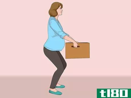 Image titled Lift Objects When Pregnant Step 7