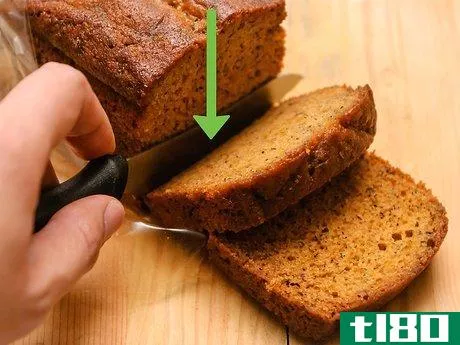 如何制作磅蛋糕法式吐司(make pound cake french toast)