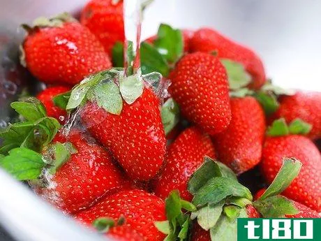 如何制作简单新鲜的草莓酱(make simple and fresh strawberry jam)