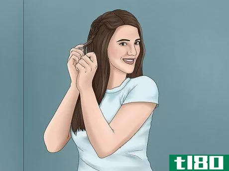 Image titled Blow Dry Hair With Natural Waves Step 10
