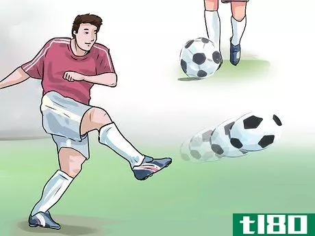 Image titled Read a Soccer Penalty Shot if You're a Goalie Step 9
