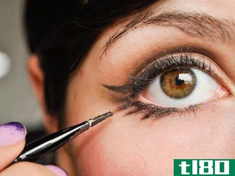 Image titled Apply 1960's Style Eye Makeup Step 14